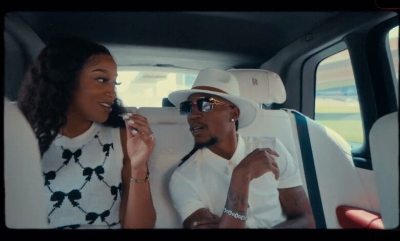 Yo Maps - Mr And Mrs Music Video